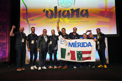 EO Mérida celebrates winning the Randi Caroll award.