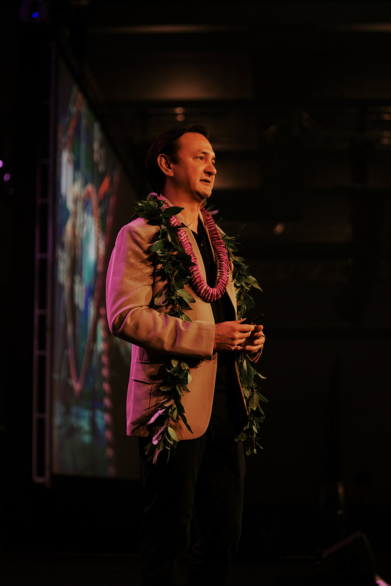 EO Global Board Chair Jamie Pujara addresses the audience at GLC.